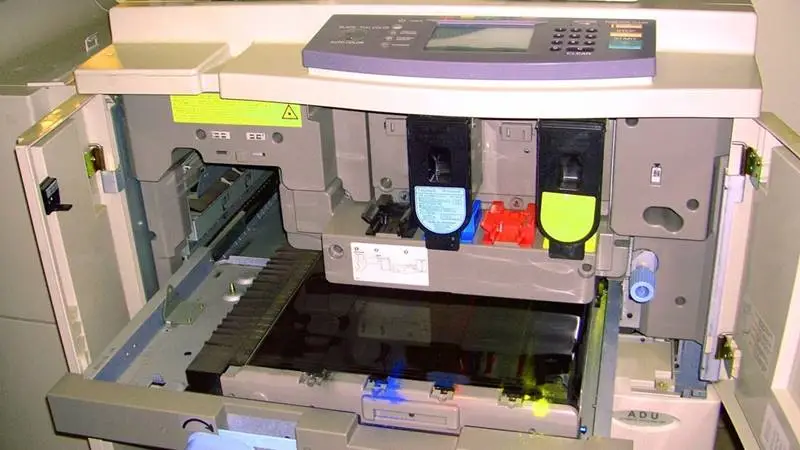 memperbaiki mesin fotocopy macet